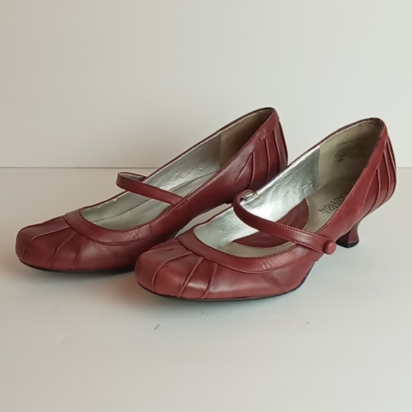 Kenneth Cole Reaction Mary Jane Shoes 
